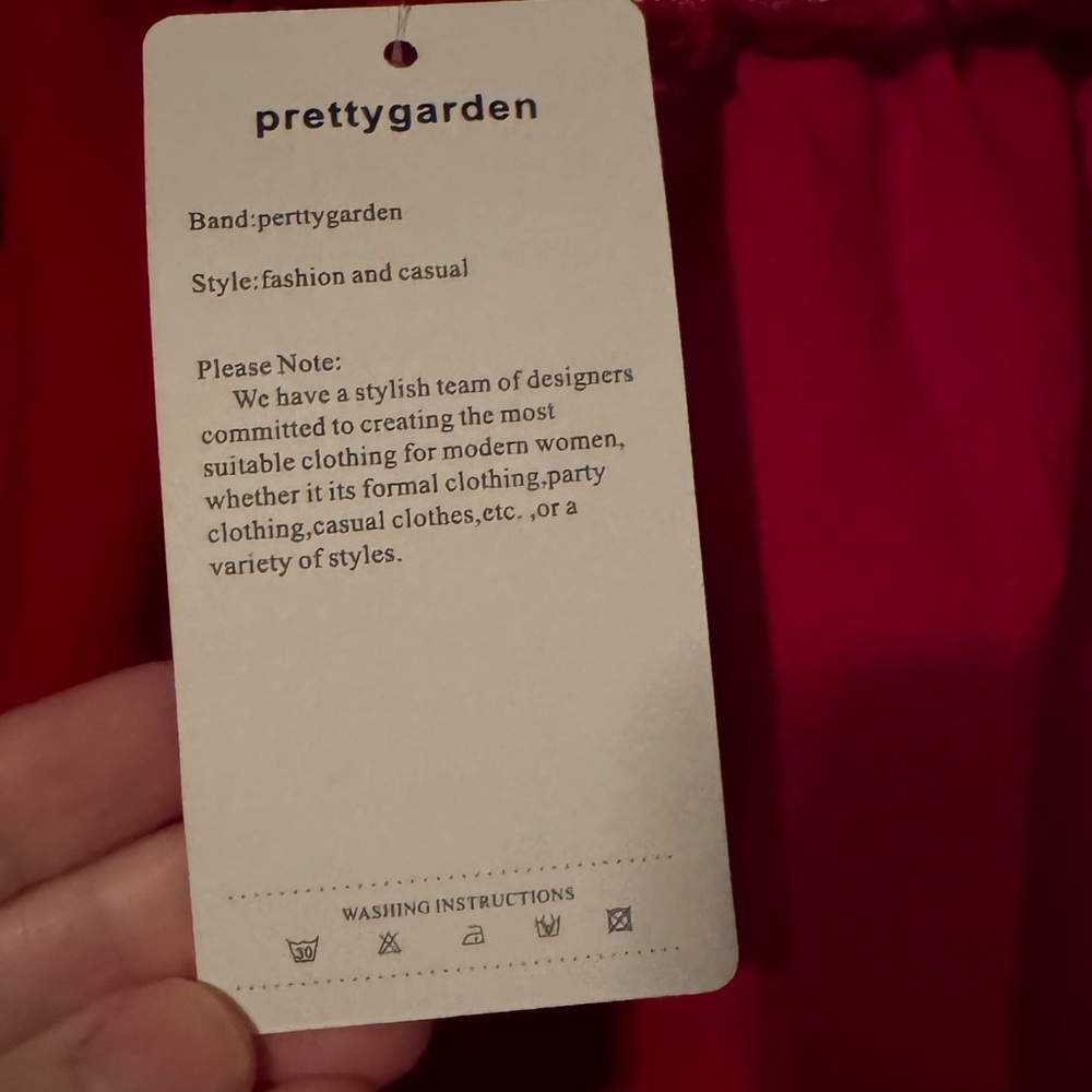 Elegant Red Maxi Dress - Picture 4 of 4